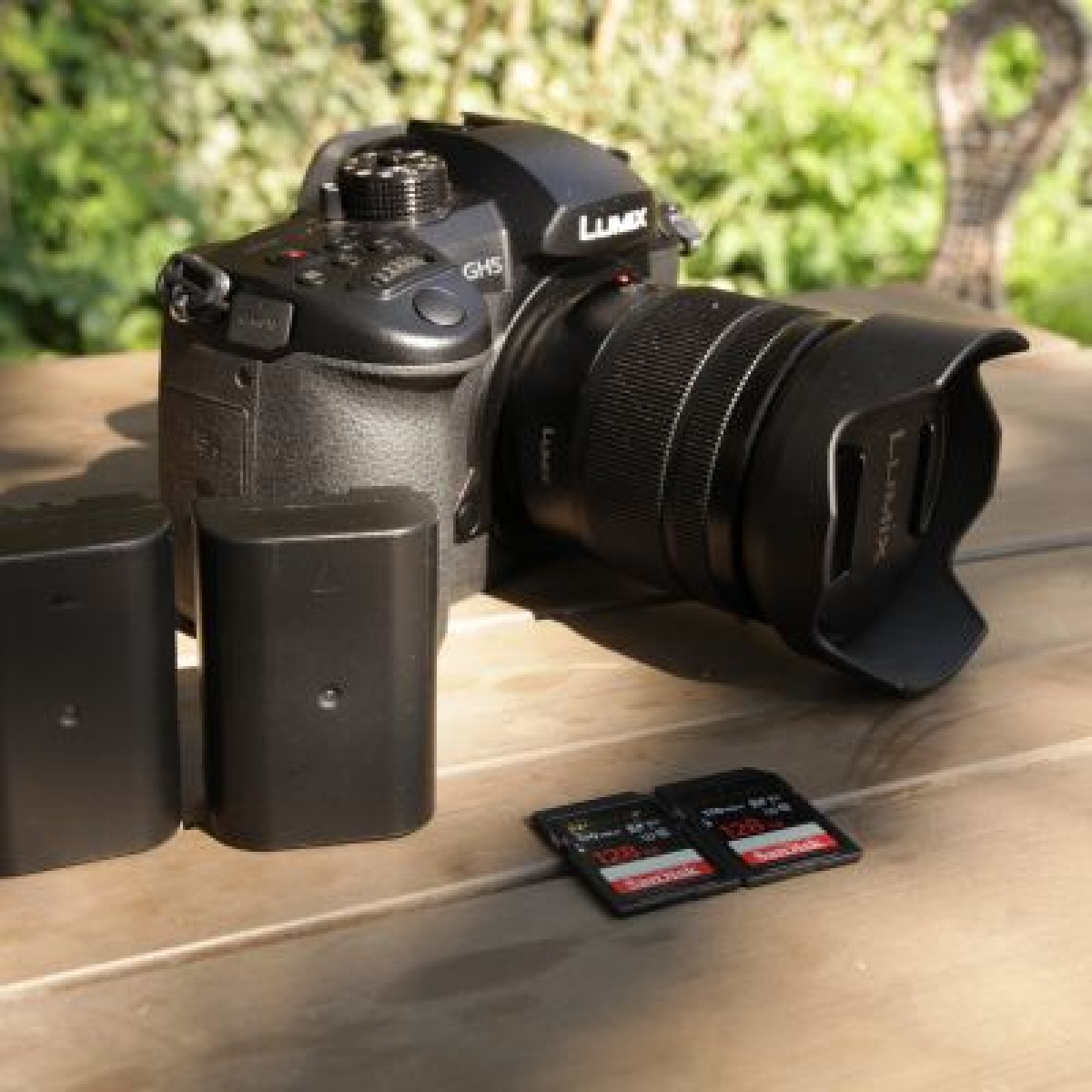 GH5 + 2 BATT + 2 SD 128Go + SAC DE TRANSPORT - Photo 2 sur 4