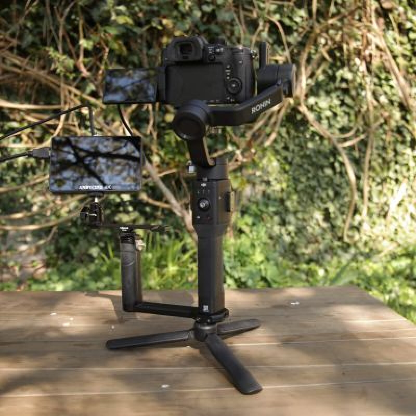 GH5 + RONIN SC + 2 BATT + 2 SD 128Go + MONITEUR 5,5 + SAC DE TRANSPORT - Photo 1 sur 4