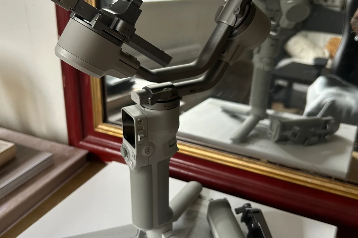 Location DJI RS 4 Mini Combo - Lightyshare