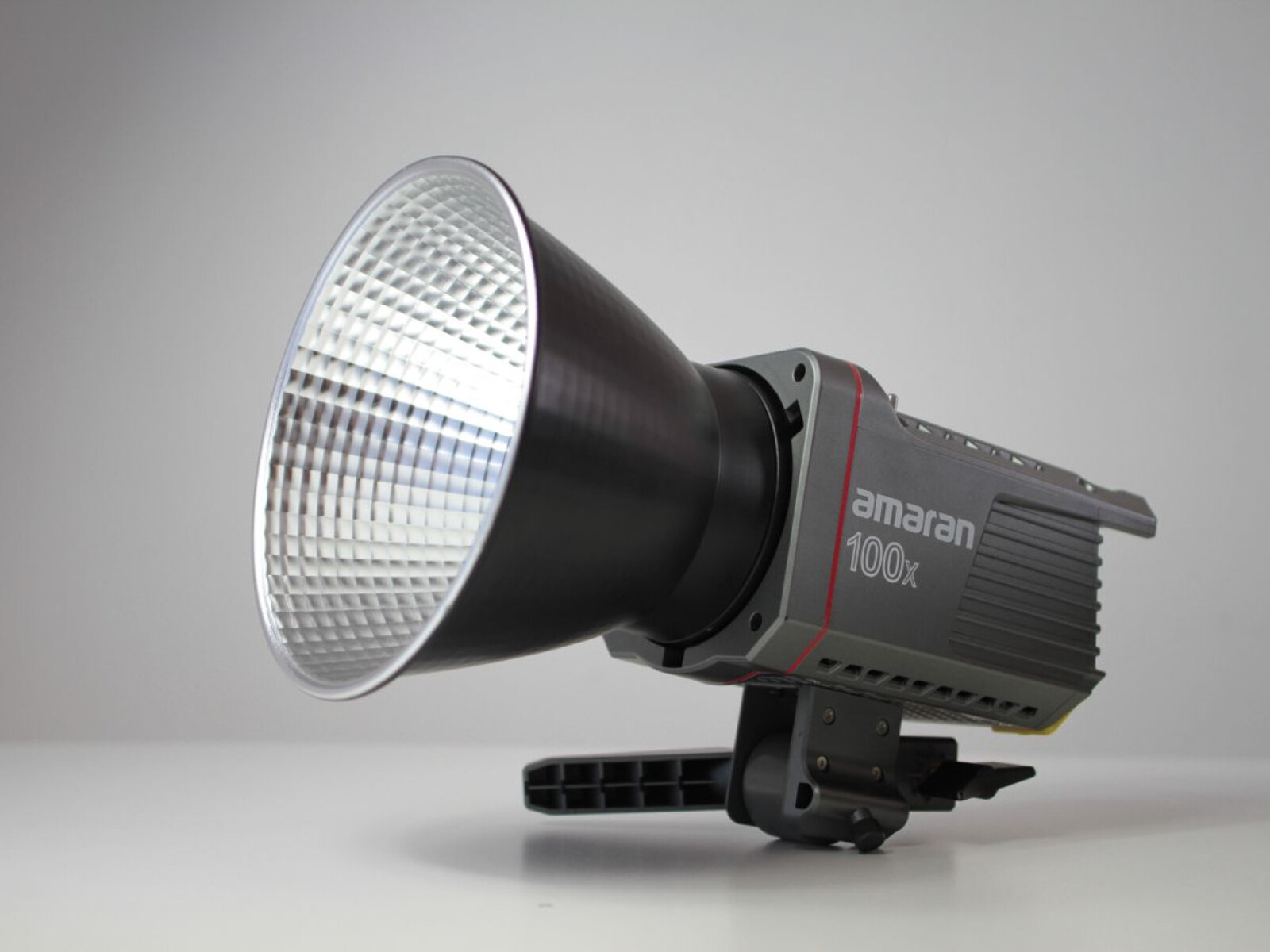 Aputure Amaran 100x - Photo 2 sur 2