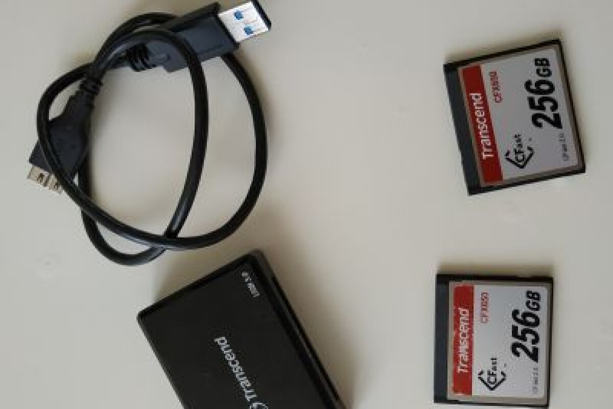 Location Cartes C-FAST 256Go + lecteur de cartes - Lightyshare