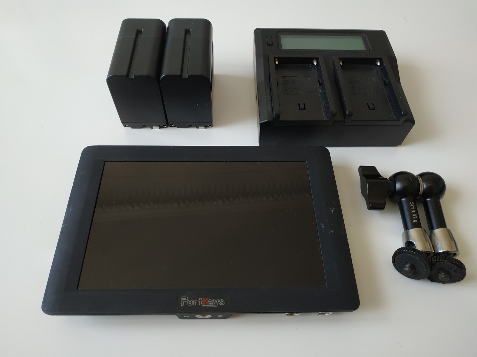 Moniteur 7" - SDI + HDMI in/out - Photo 1 sur 9