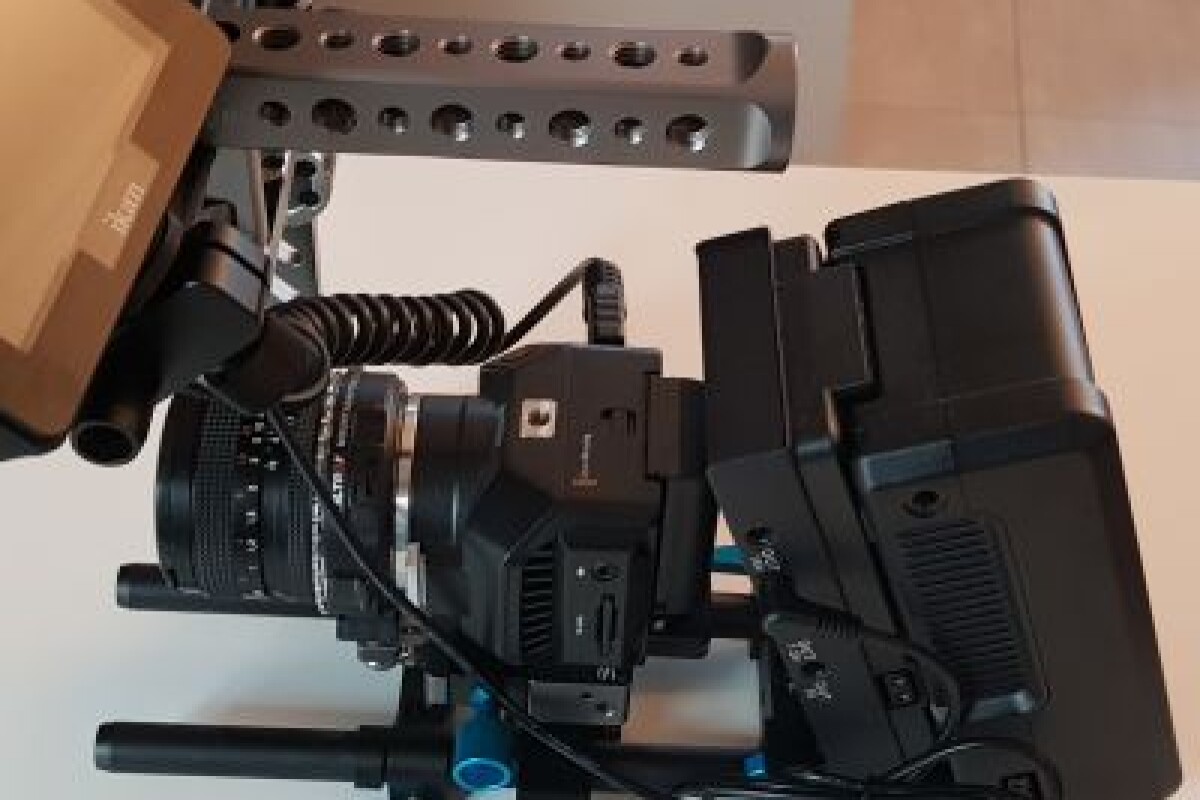 Location Black magic cine camera, accessoirisée - Lightyshare