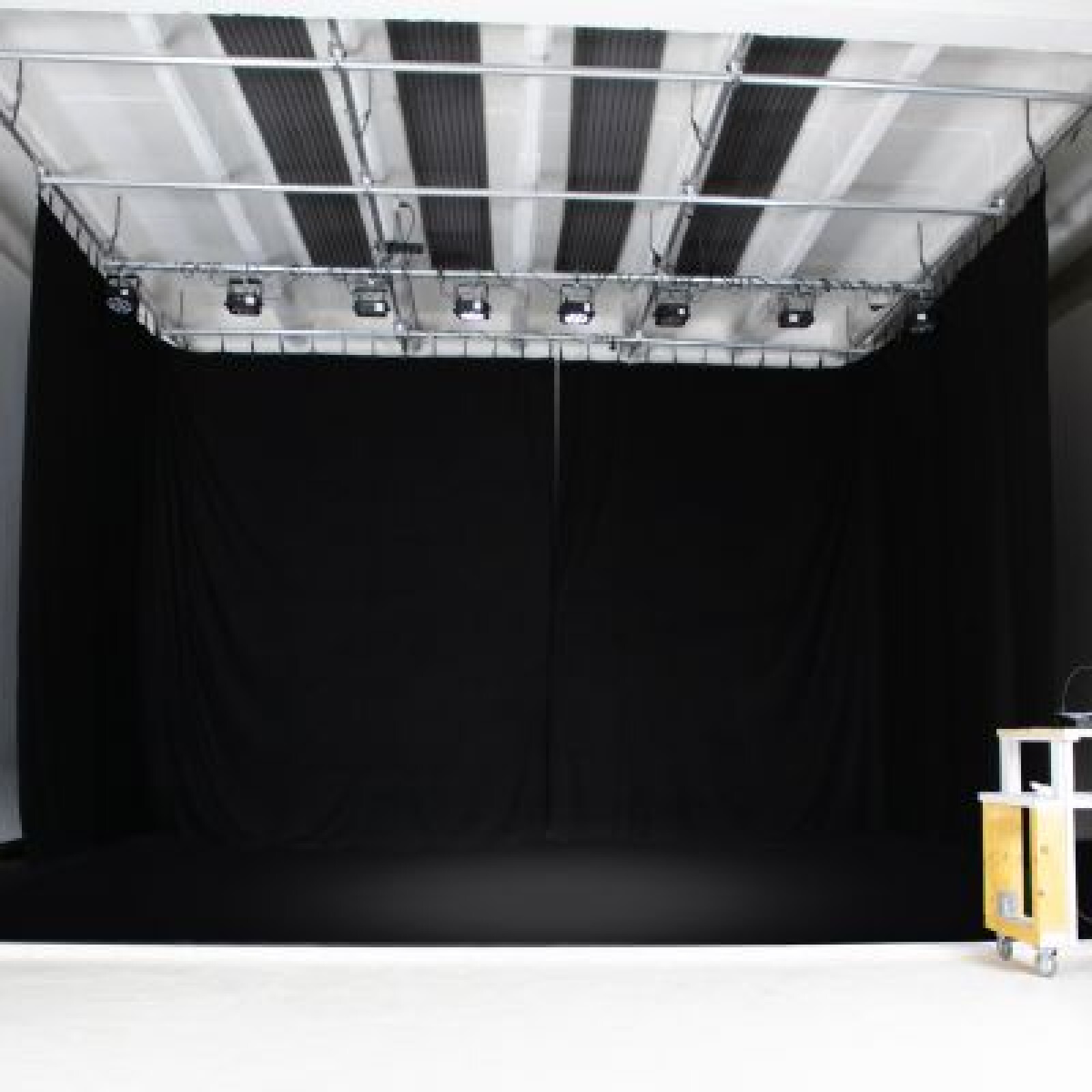 STUDIO  100m² - Cyclo 3 faces - Photo 4 sur 5