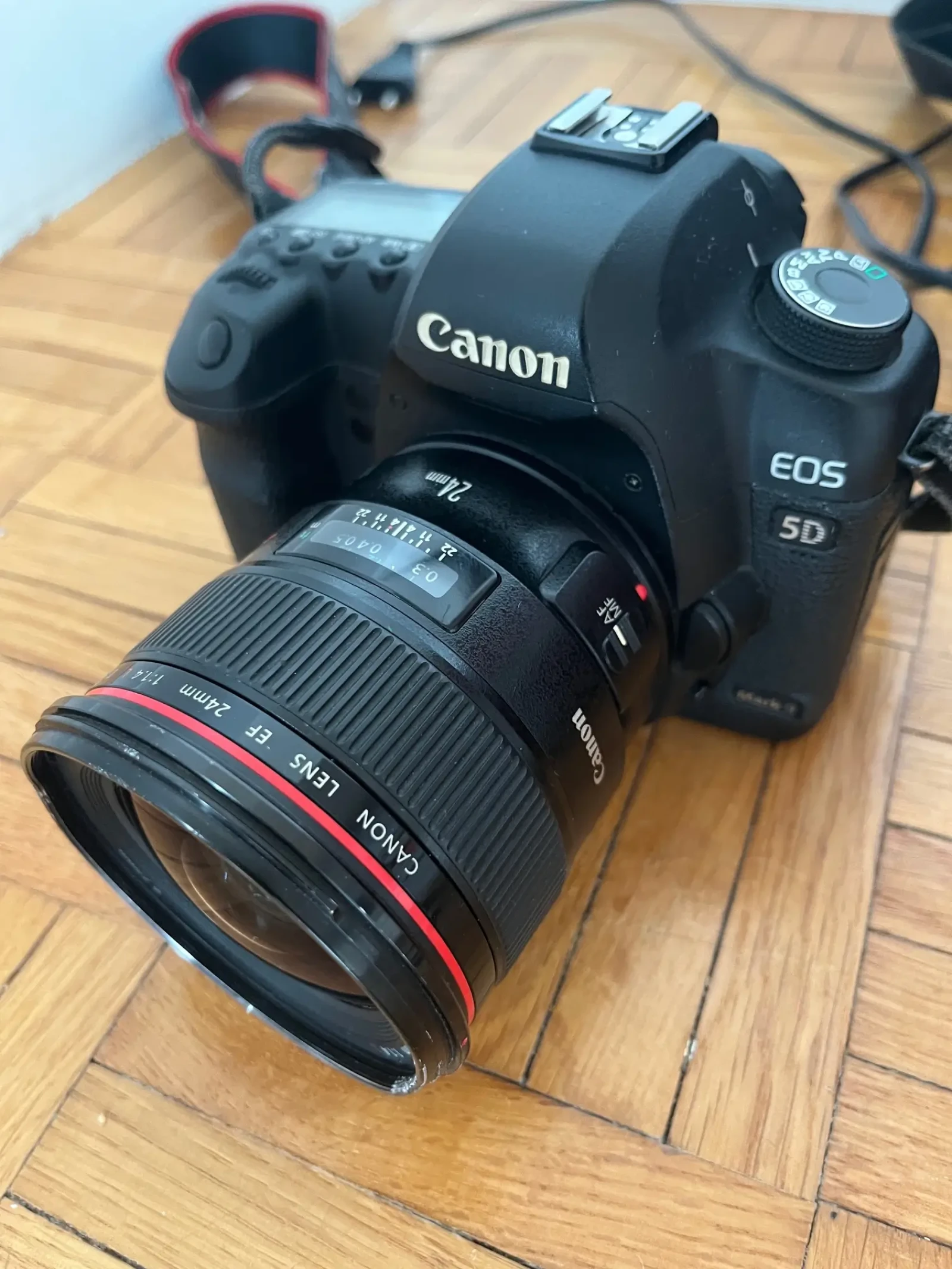 Canon 5D Mark II - Photo 1 sur 2