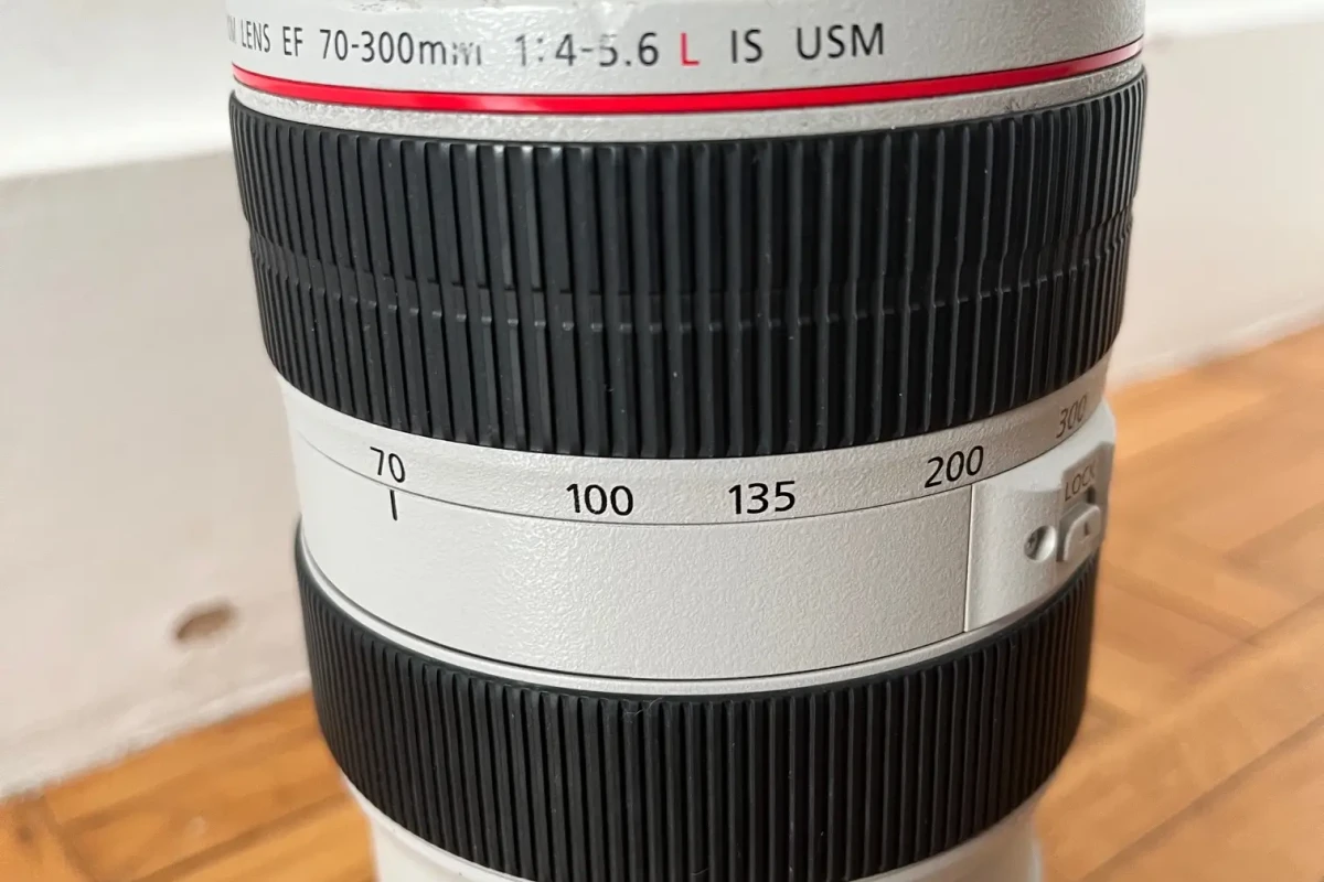 Location Canon EF 70-300mm f/4-5.6 IS USM - Lightyshare