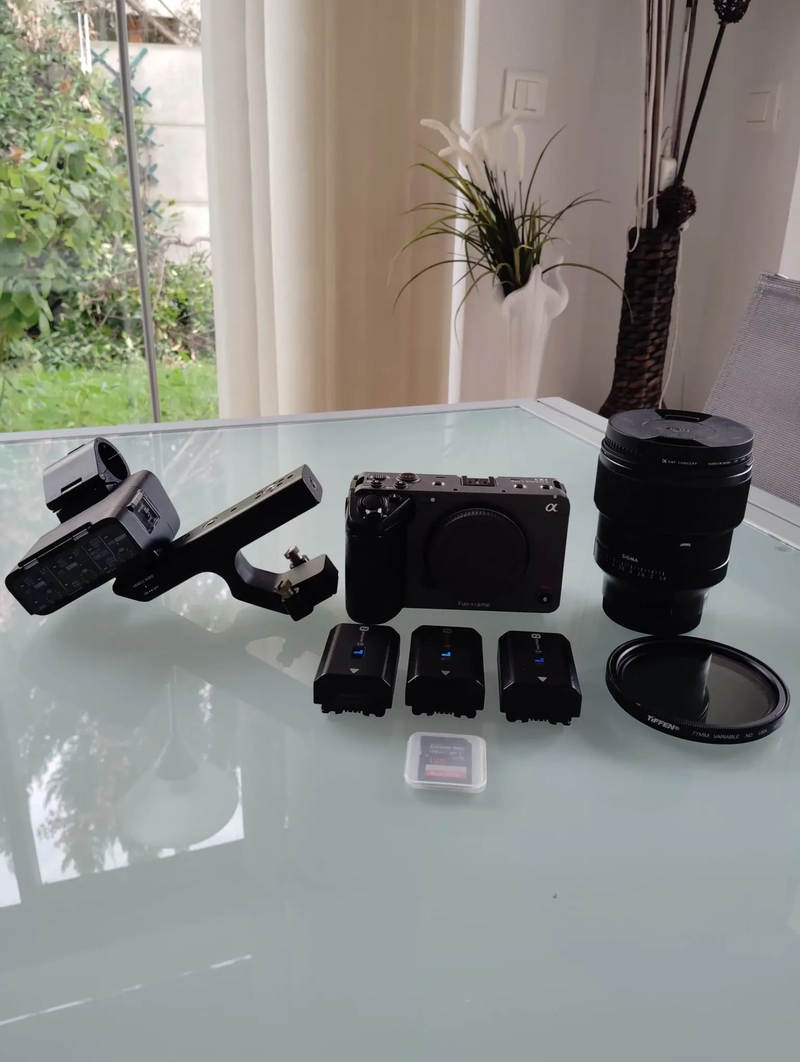 Pack FX3 avec 1 objectif - Photo 2 sur 3
