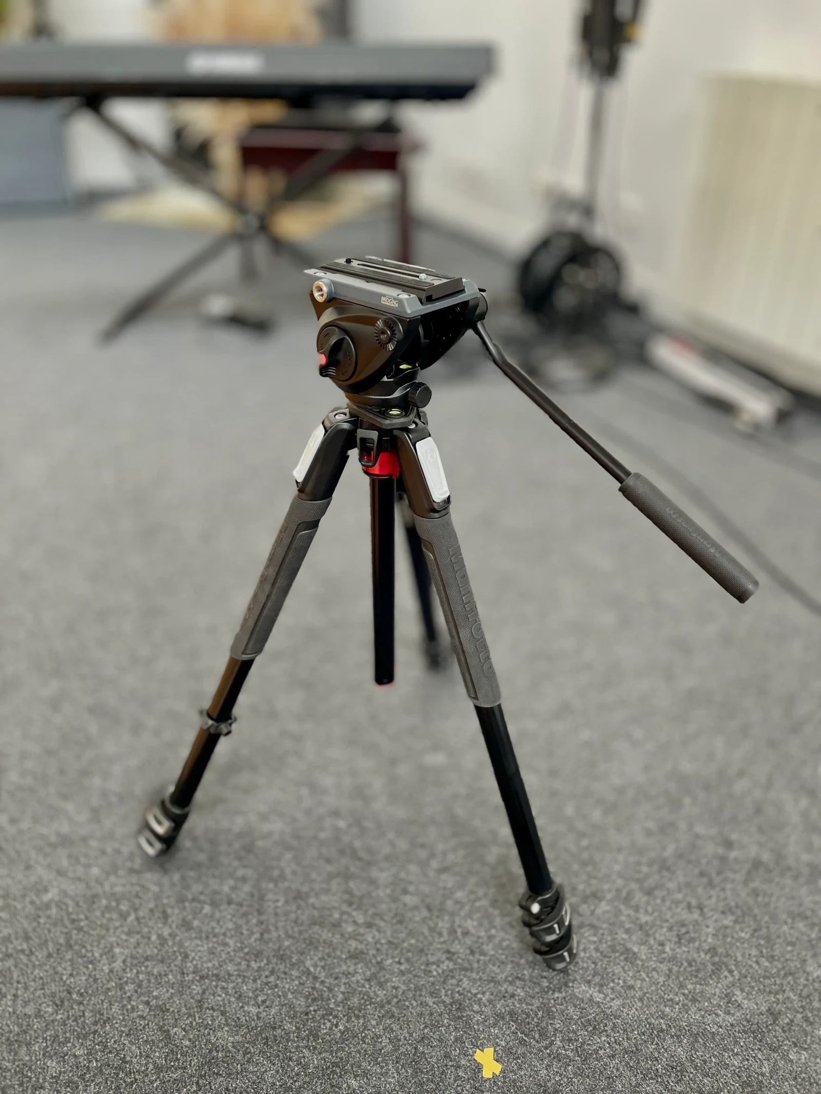 Manfrotto 190 + MVH500AH - Photo 2 sur 3