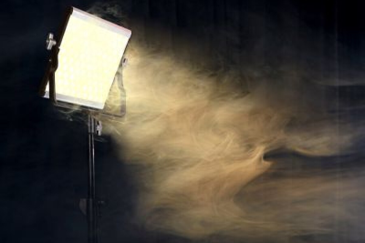 Location SAMTIAN Torche Vidéo Bicolore LED + Trépied - Lightyshare