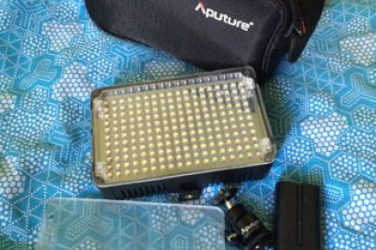 Location Panneau lampe amaran à LED + 2 batteries - Lightyshare