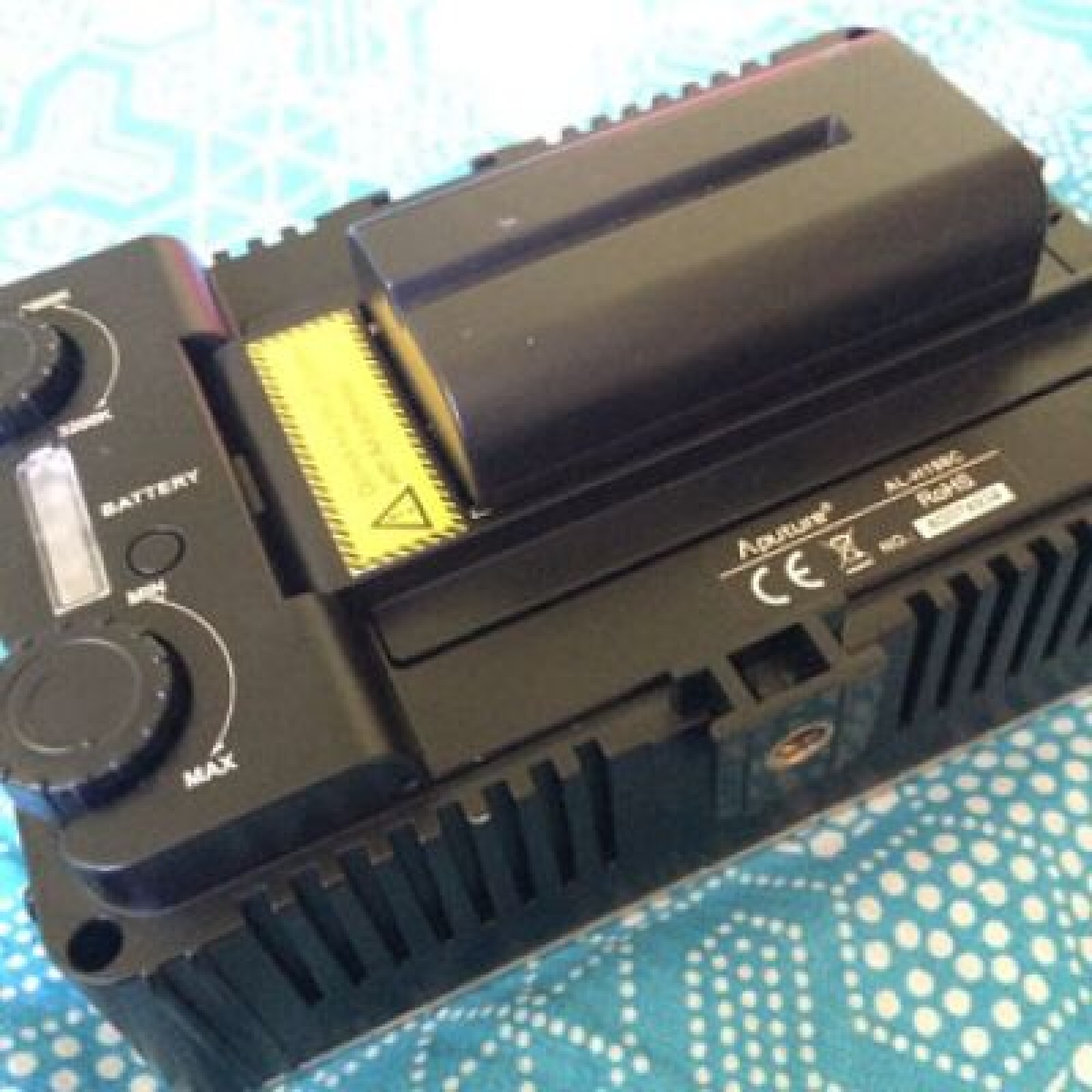 Panneau lampe amaran à LED + 2 batteries - Photo 2 sur 4