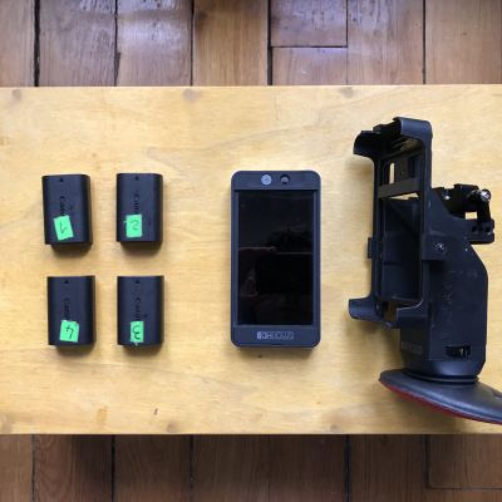 SmallHD 502 HDMI/SDI + Sidefinder + 4batterie - Photo 2 sur 3