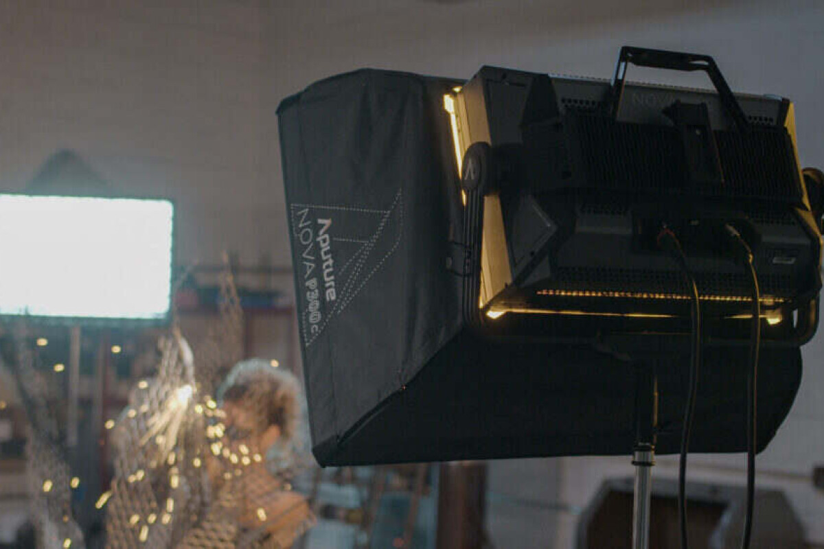 Location Aputure P300c Softbox - Lightyshare