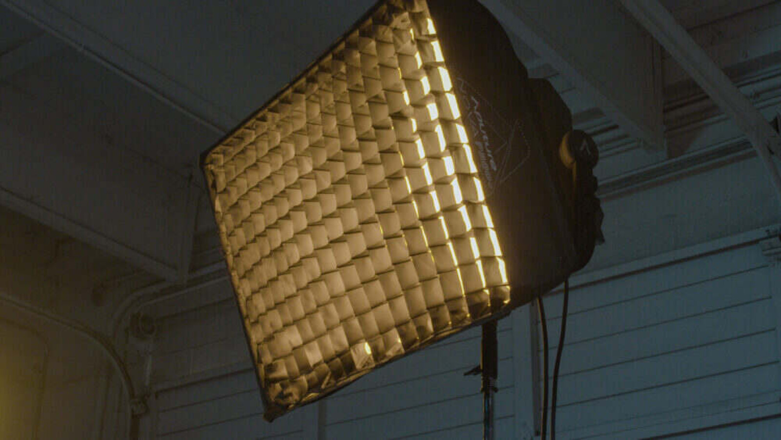 Aputure P300C + Softbox + Trepied - Photo 4 sur 6