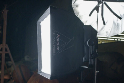 Location Aputure P300C + Softbox + Trepied