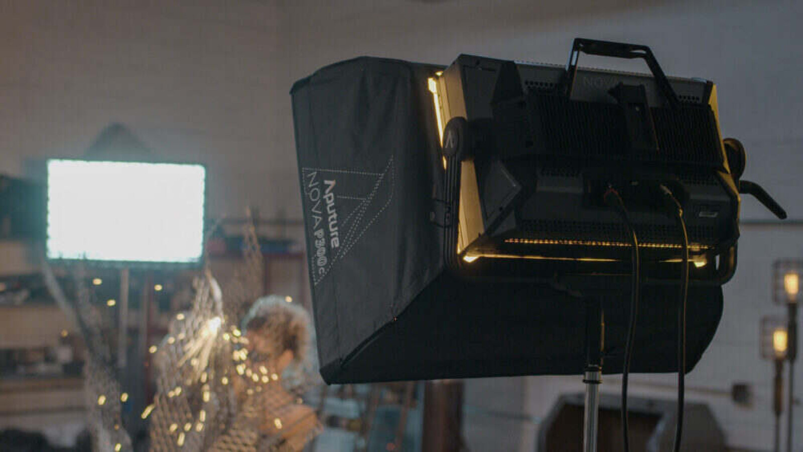 Aputure P300C + Softbox + Trepied - Photo 5 sur 6