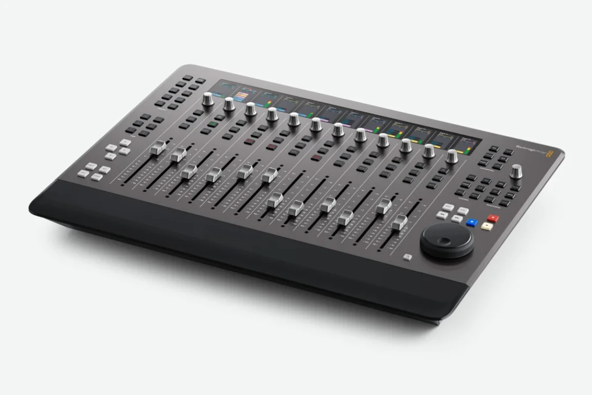 Location Blackmagic Design Fairlight Desktop Console - Lightyshare