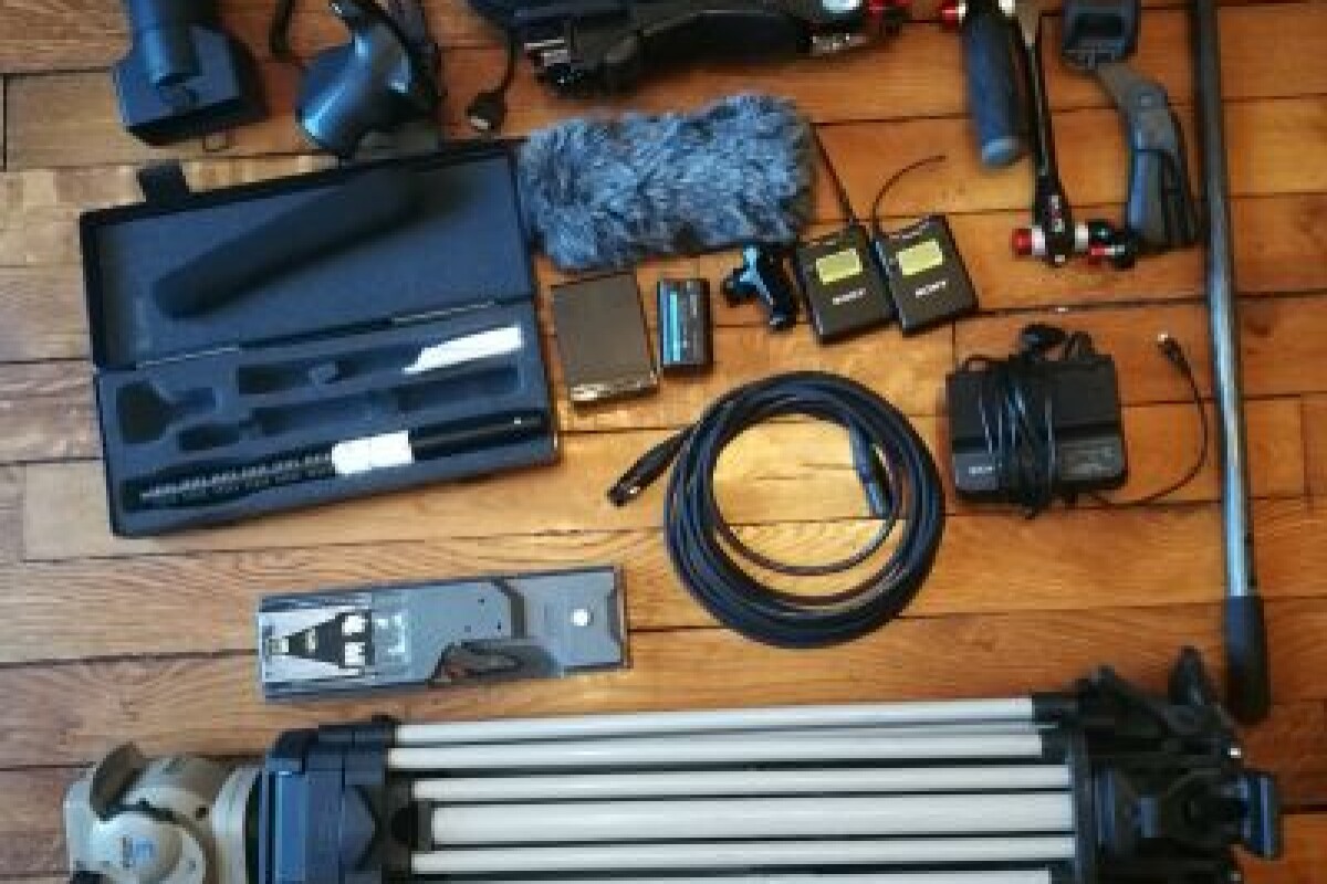 Location SONY PXW  FS 7 KIT COMPLET POUR TOURNAGE DOCUMENTAIRE - Lightyshare