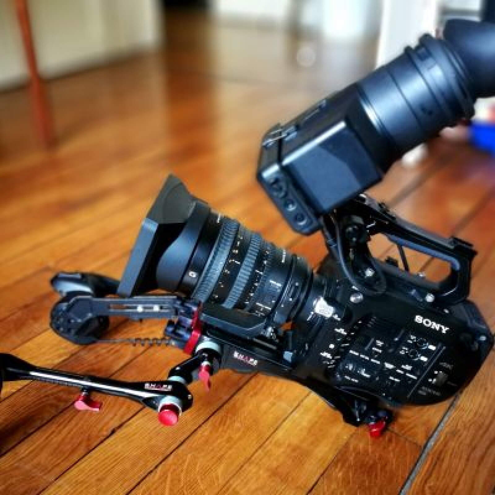 SONY PXW  FS 7 KIT COMPLET POUR TOURNAGE DOCUMENTAIRE - Photo 2 sur 2