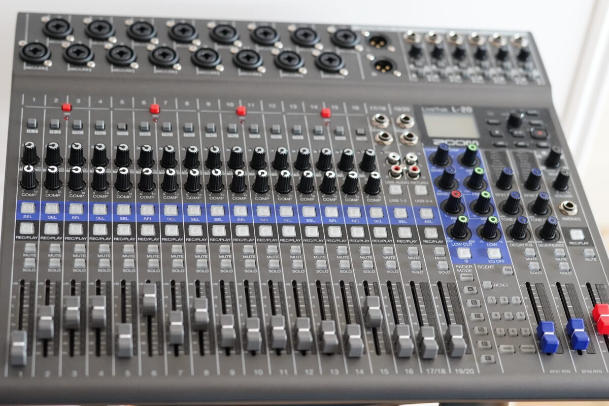 Location Zoom LiveTrak L-20 - Lightyshare