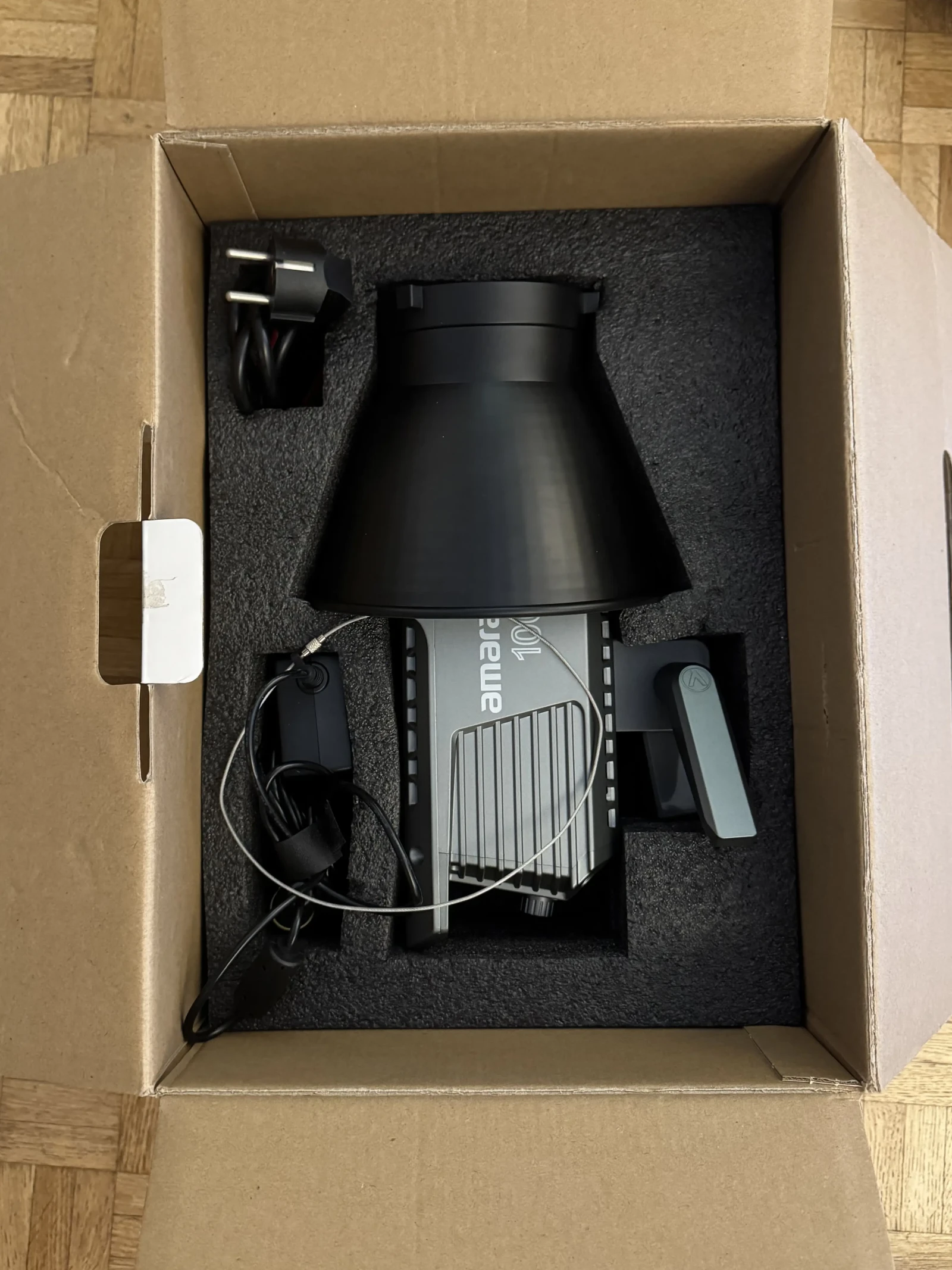 Aputure Amaran 100x - Photo 1 sur 2