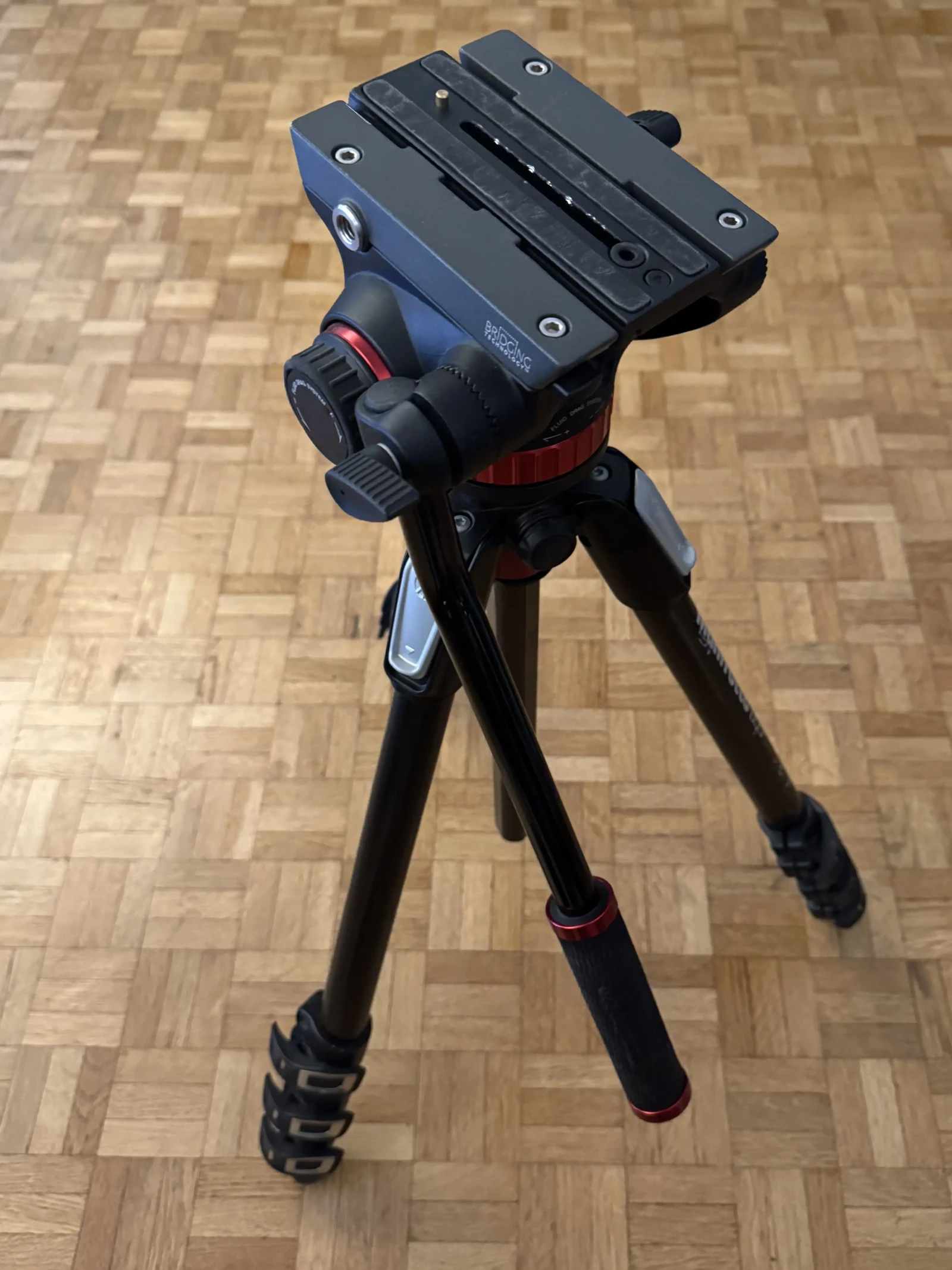Manfrotto 055 - Photo 1 sur 2