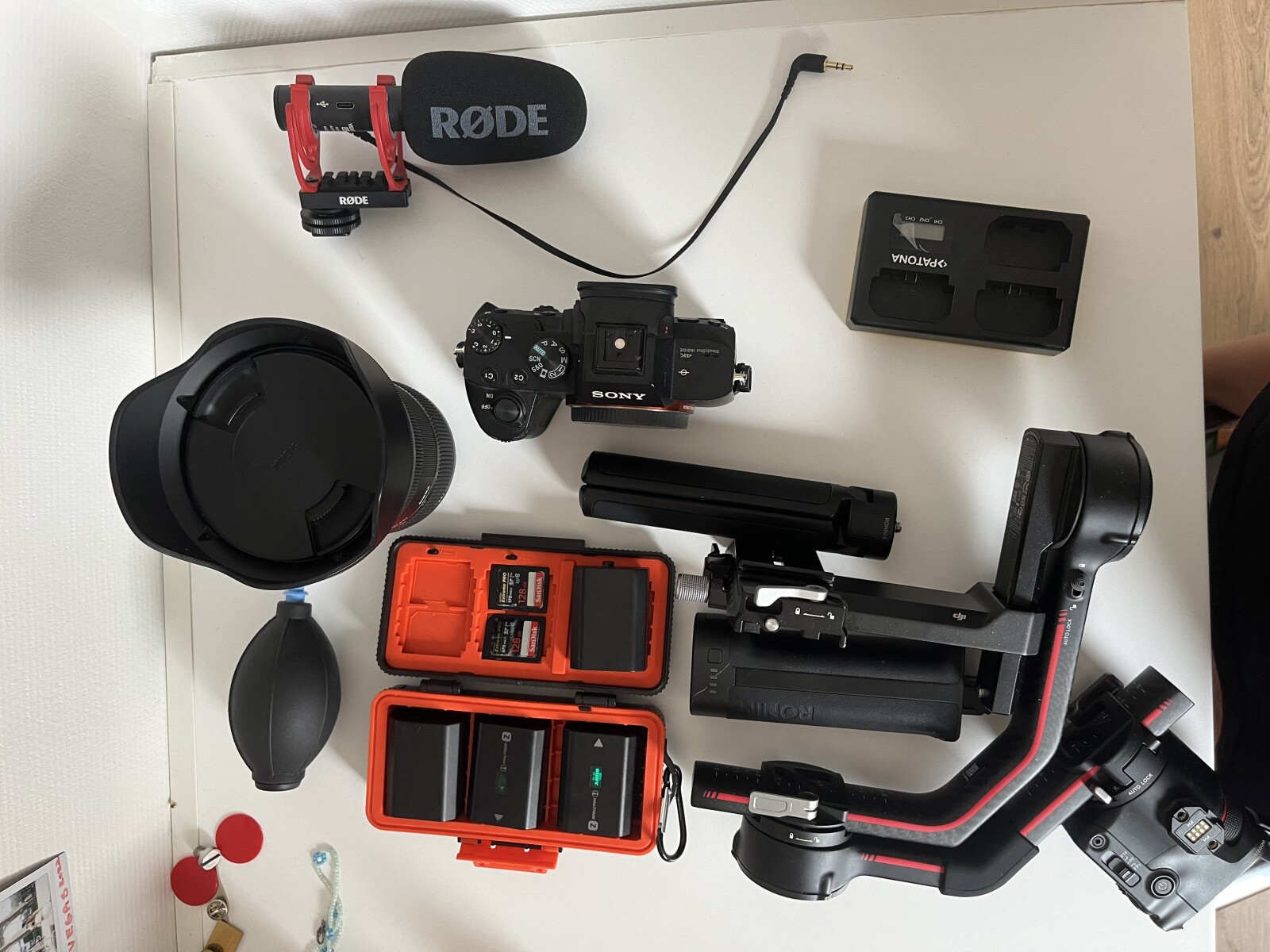 Pack COMPLET Sony Alpha 7 III + Objectif Sigma 24-70 2.8 + DJI RS3 PRO - Photo 2 sur 2