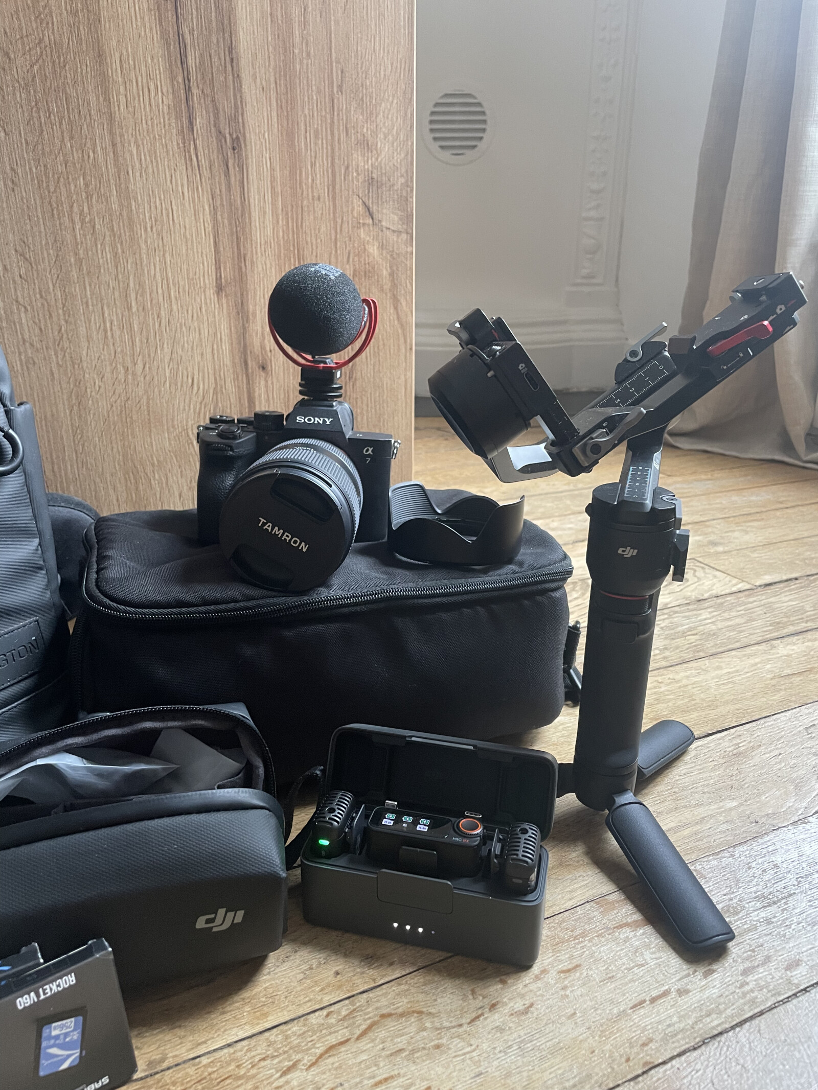 Pack Sony Alpha 7 IV + objectif Tamron 28-75mm F/2.8 Di III VXD G2 + Rode VideoMic GO II + DJI MIC II + DJI RS3 mini + SAC - Photo 4 sur 5