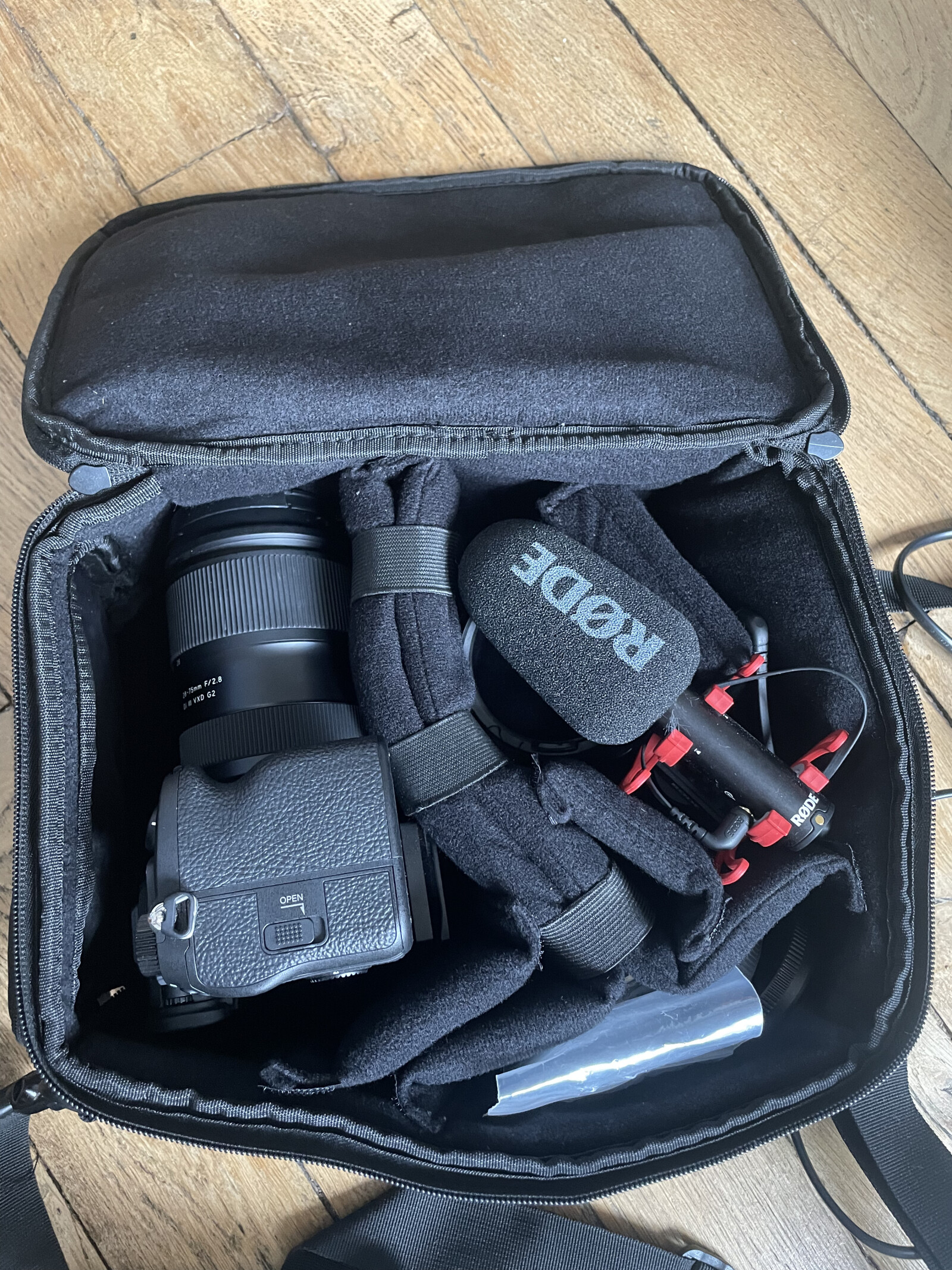 Pack Sony Alpha 7 IV + objectif Tamron 28-75mm F/2.8 Di III VXD G2 + Rode VideoMic GO II + DJI MIC II + DJI RS3 mini + SAC - Photo 2 sur 5