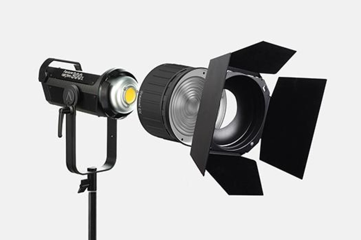 Location Led Aputure LS 300X #Hardlight (Fresnel 2X, volets Barndoors, COB) - Lightyshare