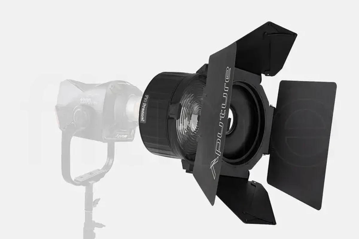 Location Aputure Fresnel F10 + volets Barndoor - Lightyshare