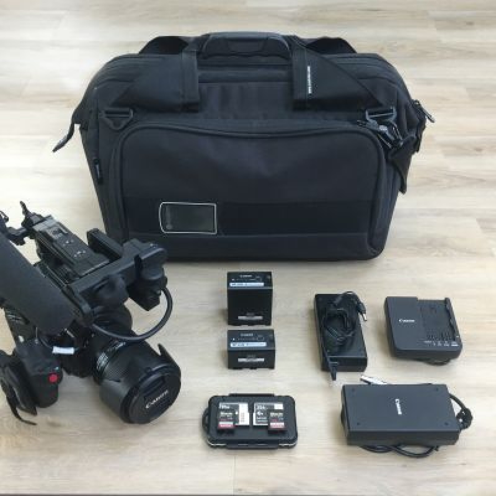 Canon C200 + 1 objectif #standard #pack (EOS) - Photo 1 sur 1