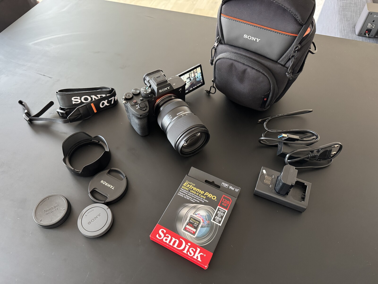 Pack Sony A7IV + Tamron 28-75mm F2.8 G2 + Accessoires - Photo 1 sur 5