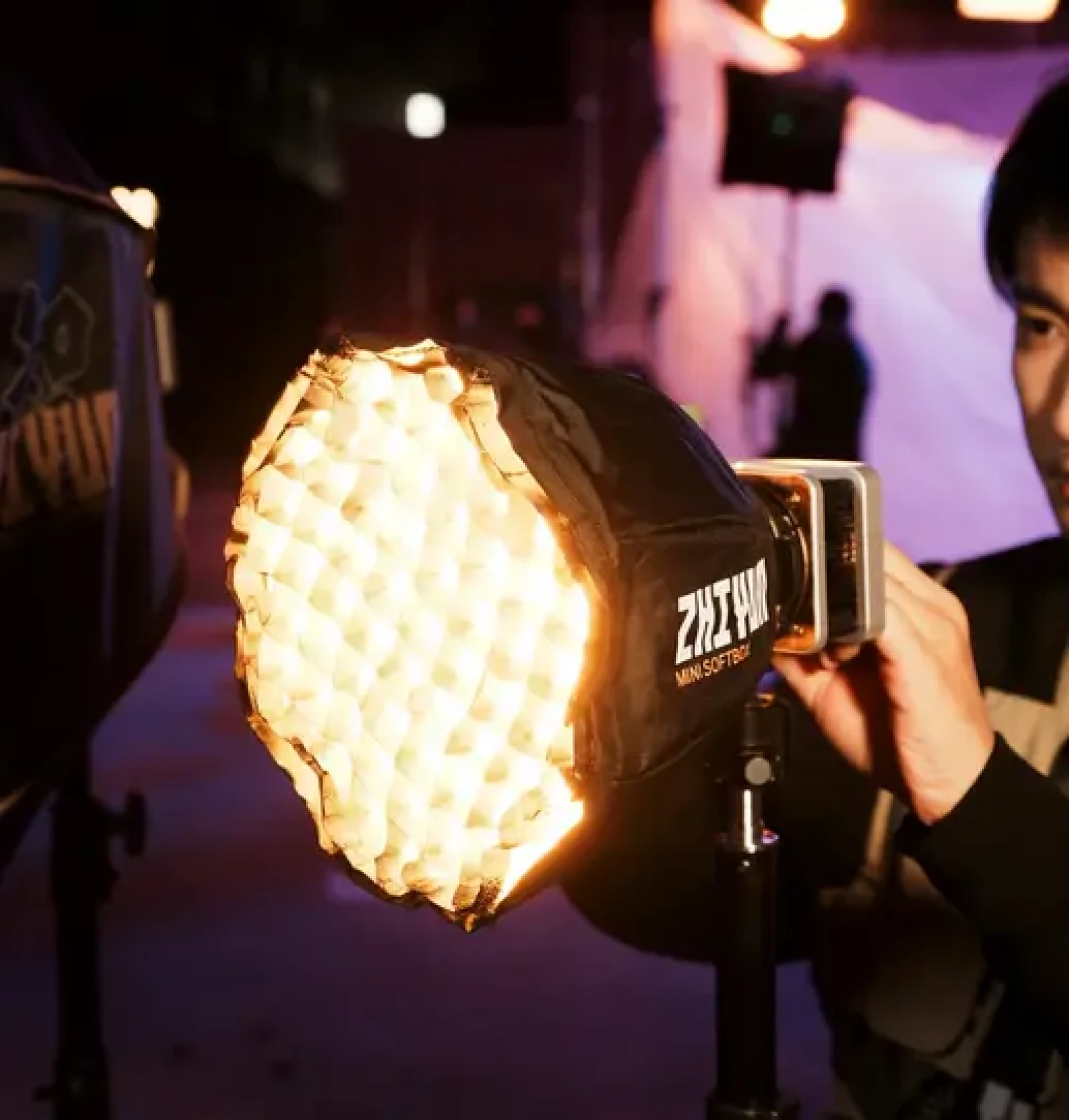ZHIYUN Molus X60 RGB PRO - Photo 4 sur 5