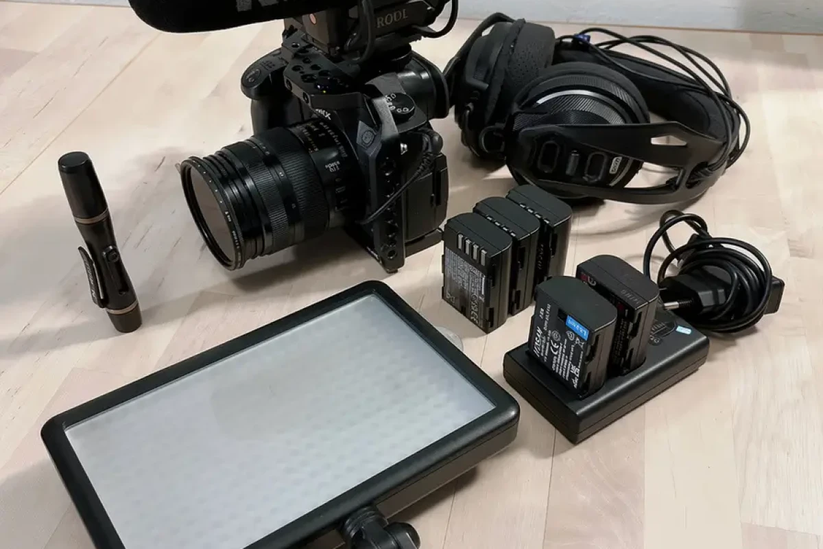 Location Pack GH5s + 12-35mm + Micro directionnel + Lumière + Atomos Shinobi + Trépied + Sac de transport - Lightyshare