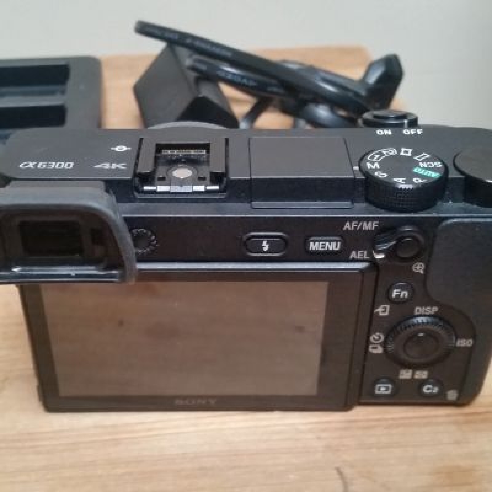 Boîtier Sony A6300 + 2 cartes 64Go + 3 batteries - Photo 2 sur 2