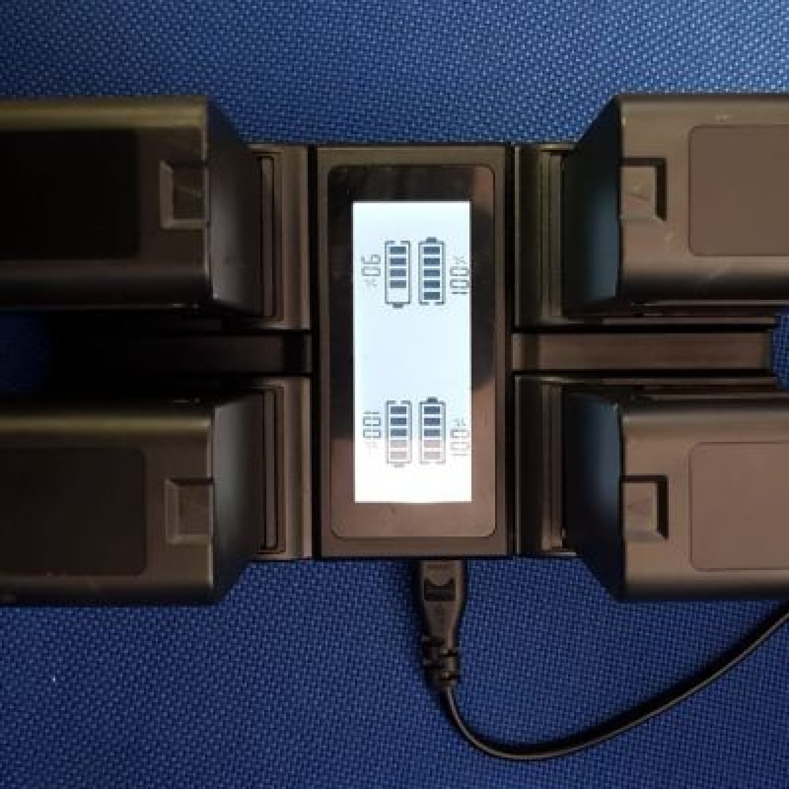 Kit de 2  Panneaux de 660 Leds + 4 Batteries + 2 Trépieds + Gélatines de couleurs - Photo 5 sur 5