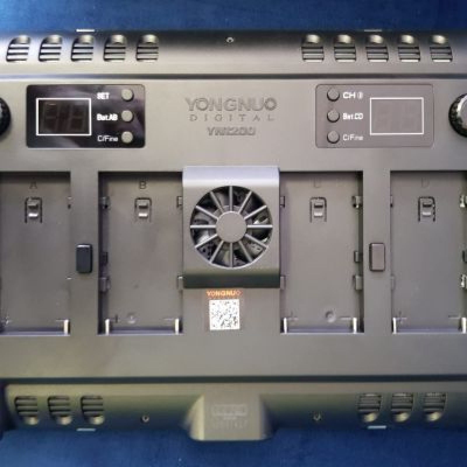 Kit de 2 Panneaux de 1200 Leds + 8 Batteries + 2 Trépieds + Gélatines de couleurs - Photo 3 sur 5