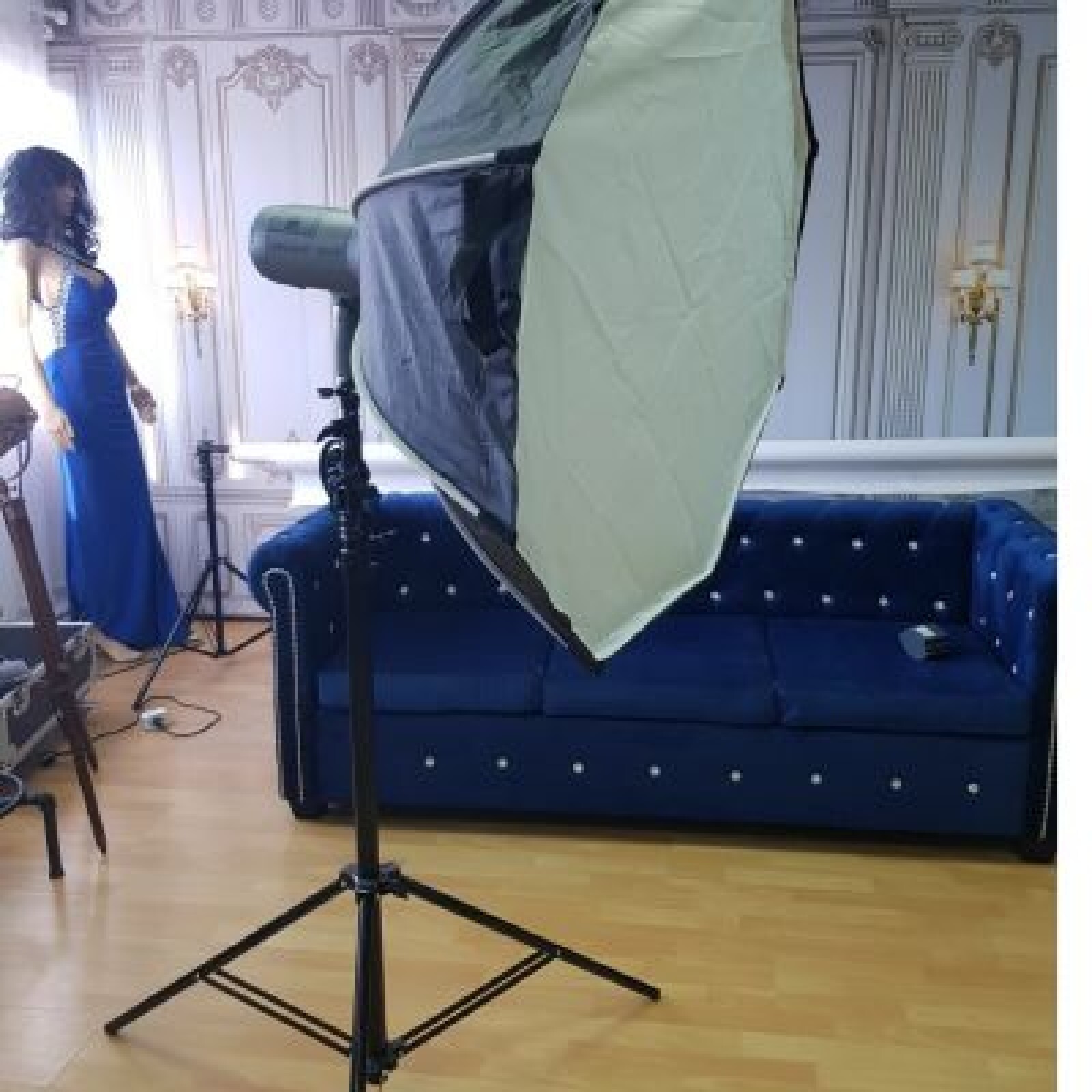 Flash externe à batterie de 300w + Trépied  + bol beauté ou boite à lumière de 90cm + 2 Batteries - Photo 4 sur 5
