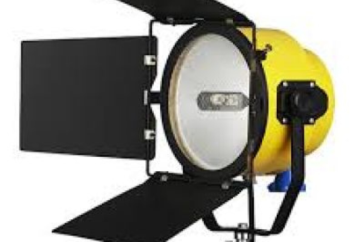 Location Kit de 2  lumière tungstène blonde 2000W + 2 trépied - Lightyshare