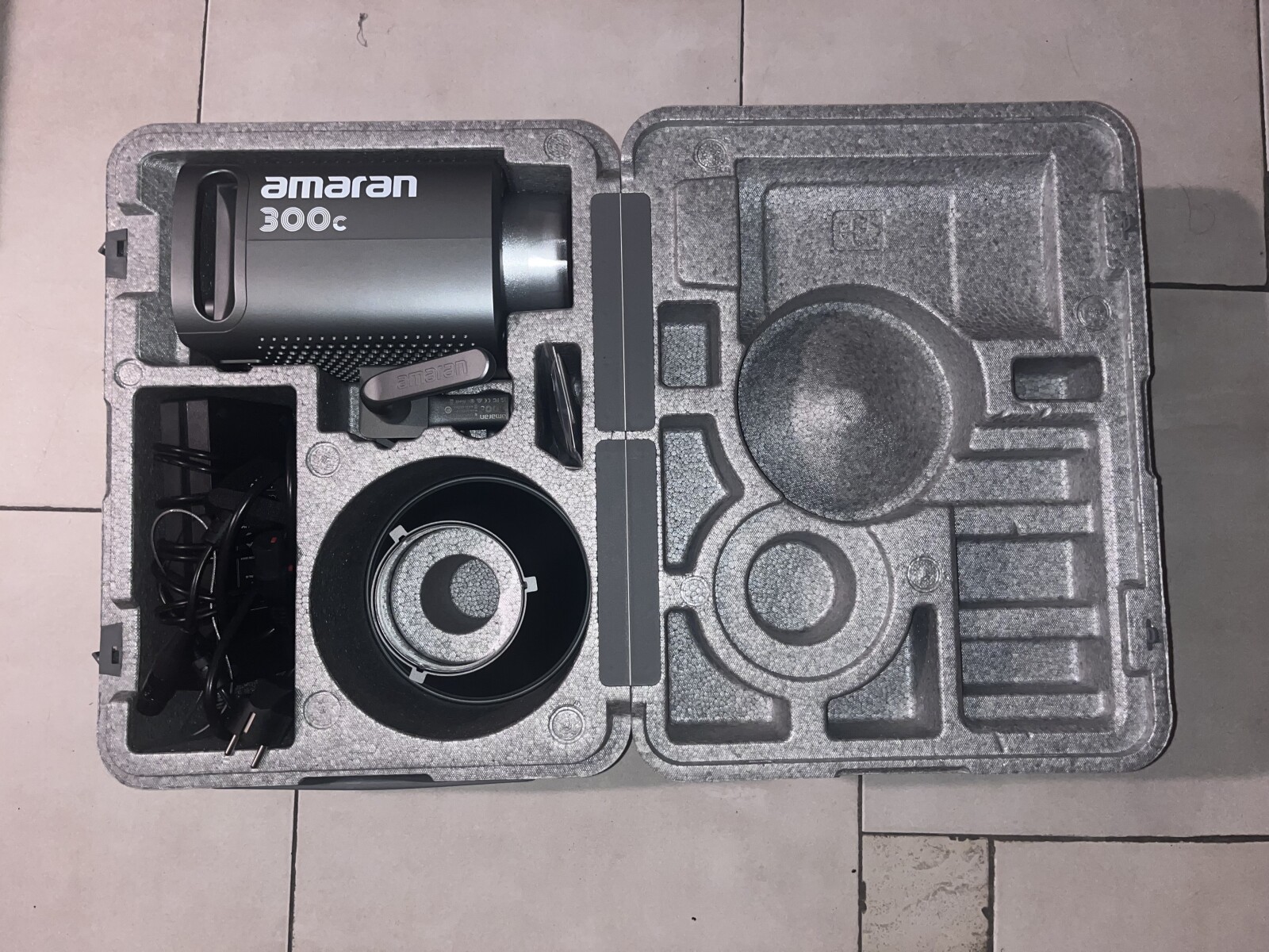 Amaran Amaran 300C - Photo 1 sur 2