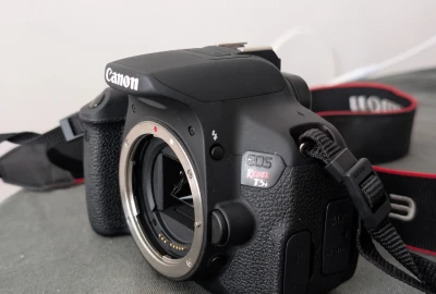 Location Canon EOS 700D