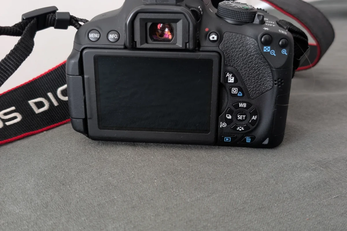 Location Canon EOS 700D - Lightyshare