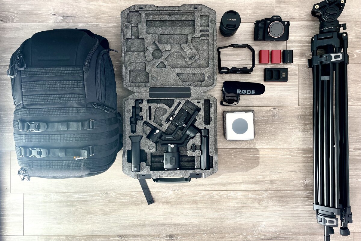Location Pack sony alpha 7 IV avec objectif et accessoires - Lightyshare
