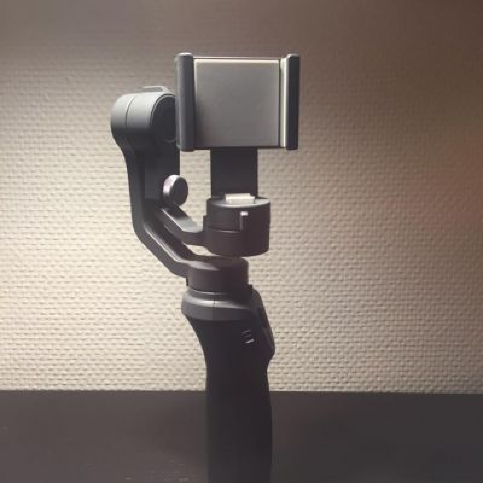 Stabilisateur DJI Osmo Mobile 2 - Photo 3 sur 5