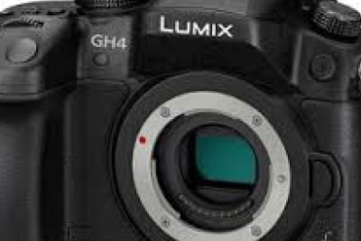 Location PANASONIC LUMIX GH4R + objectif Panasonic H-H025E 25mm + Cartes SD + Batteries + alimentation secteur - Lightyshare