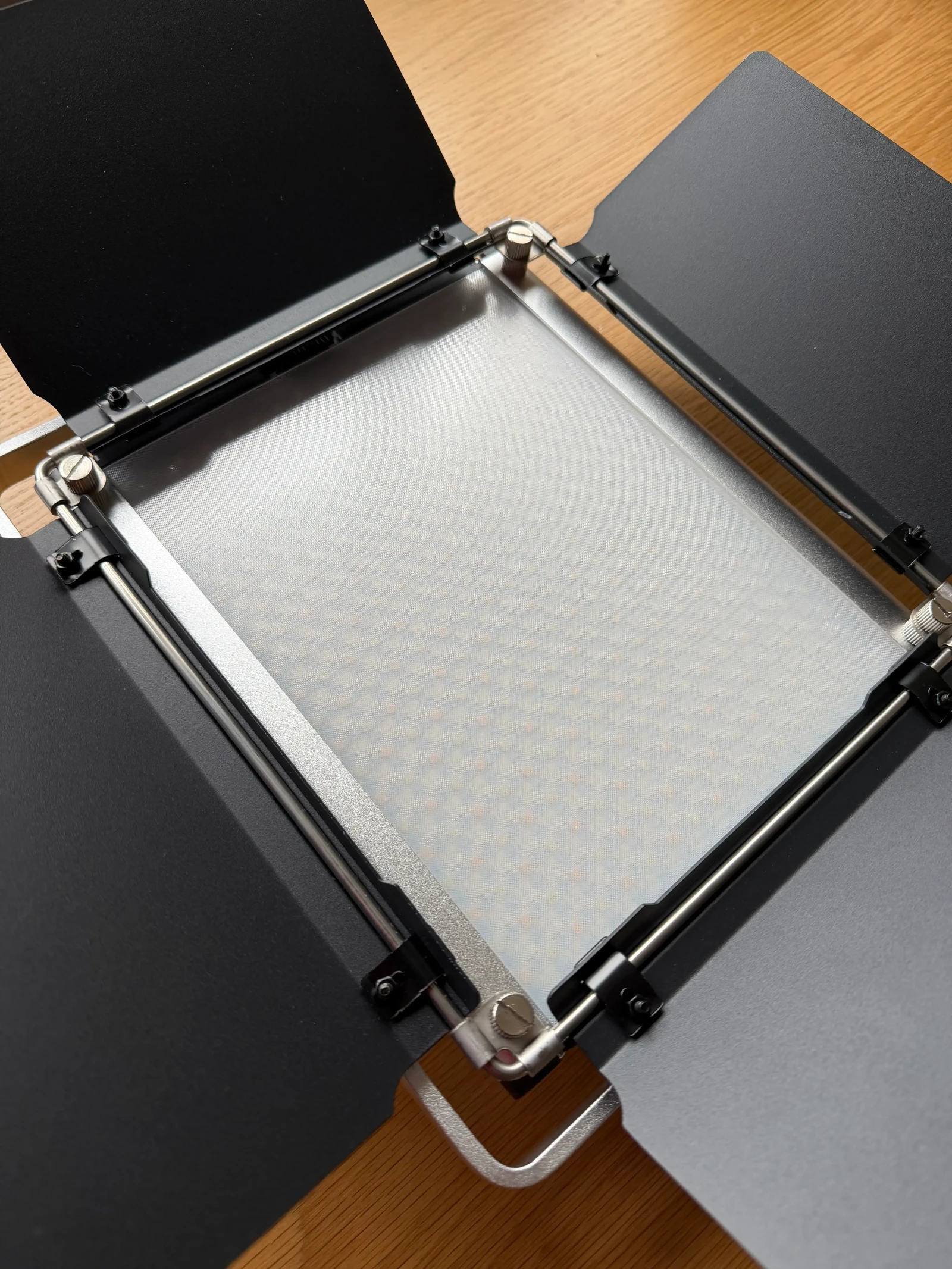 Neewer 660 LED RGB - Photo 3 sur 5