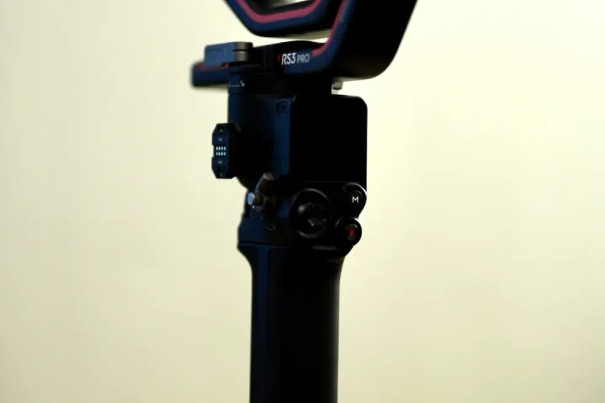 Location DJI RS3 Pro Combo - Lightyshare