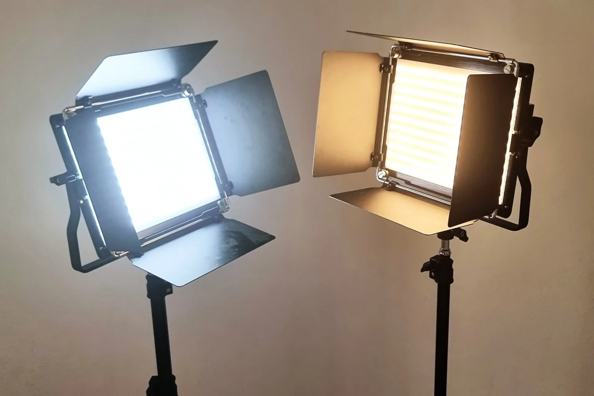 Location Neewer Panel Light Bi-color NL-660 - Lightyshare