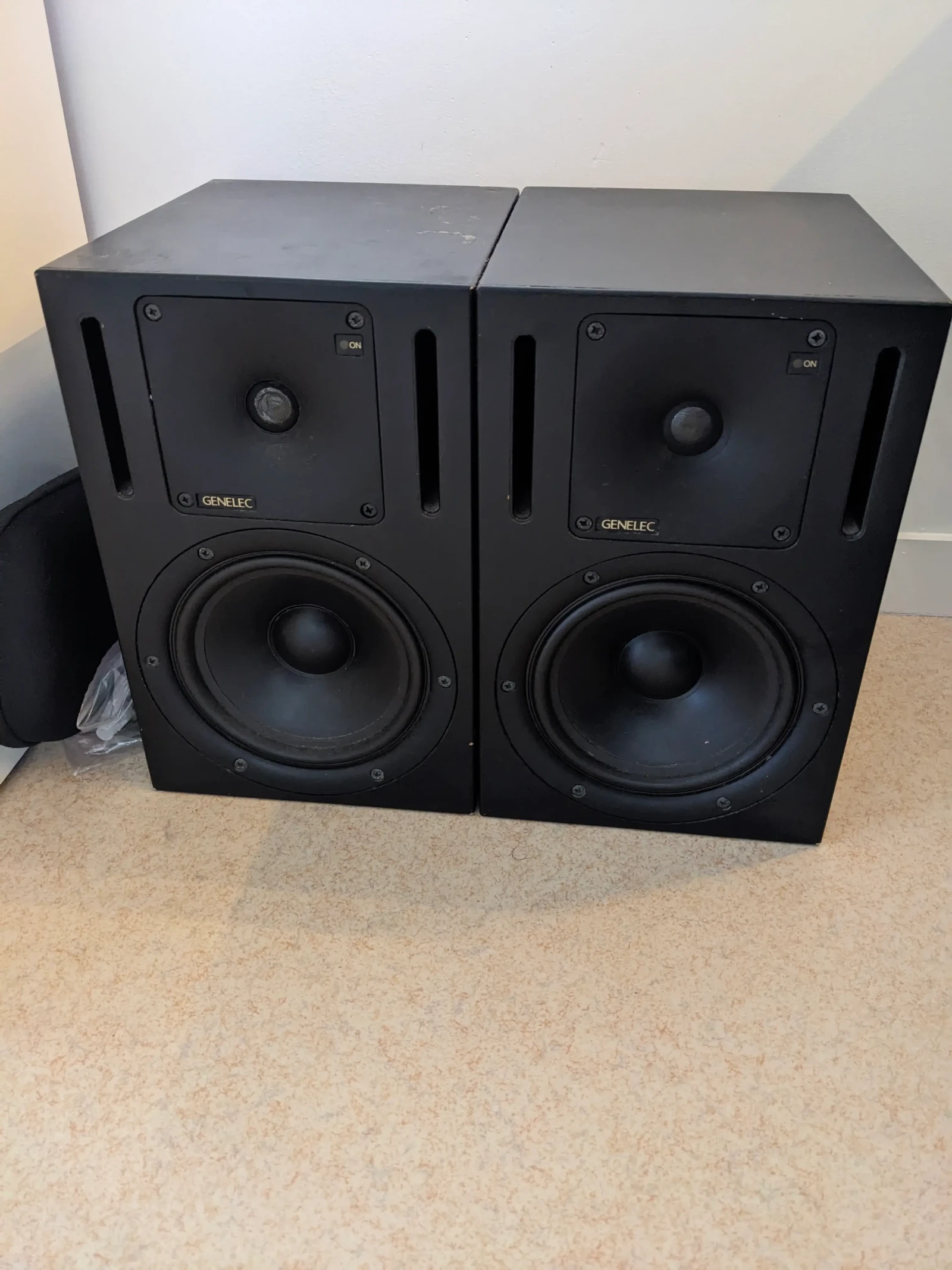 GENELEC 1030A - Photo 2 sur 3